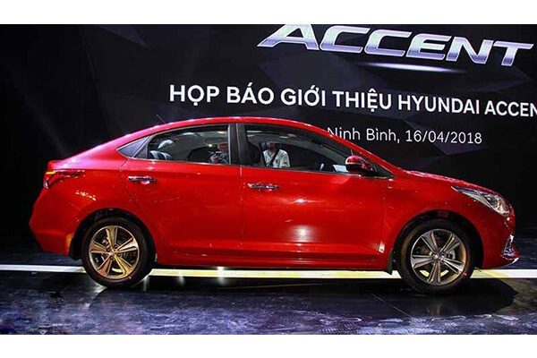 Hông xe Hyundai Accent 1.4 đặc biệt