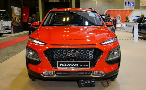 Hyundai Kona 1.6 Turbo có thiết kế lưới tản nhiệt mạ Crom