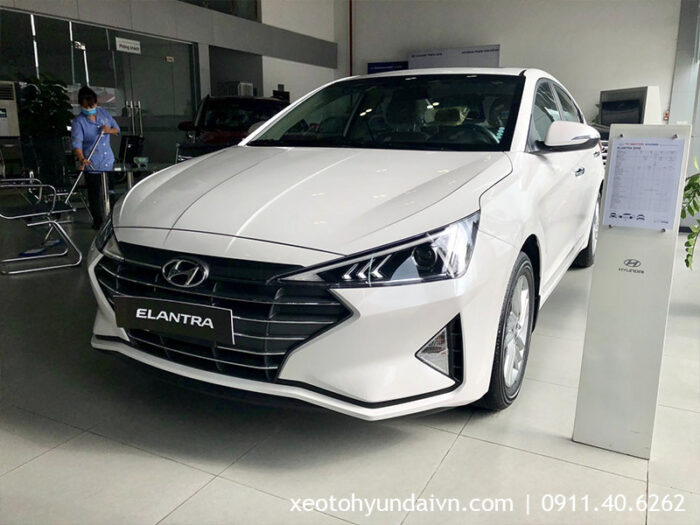 Đèn xe Elantra 1.6 AT đã được thay đổi so với phiên bản cũ