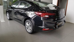 Hyundai Elantra tự động 1.6