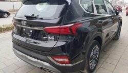 Đuôi xe Hyundai Santafe dầu tiêu chuẩn